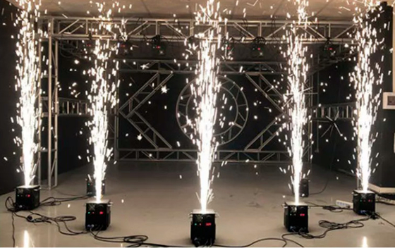DMX Elektrik Titanyum Tozu Soğuk Parıltıcılar Sahne Çeşmesi Havai fişek Pyrotechnic Spark Dans Makine